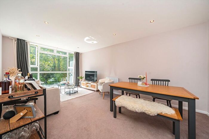 2 Bedroom Flat For Sale In Portinscale Road, Putney, SW15