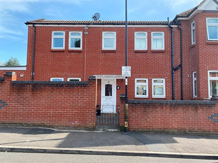4 Bedroom Semi Detached House To Rent In Holyrood Avenue, Southampton, SO17