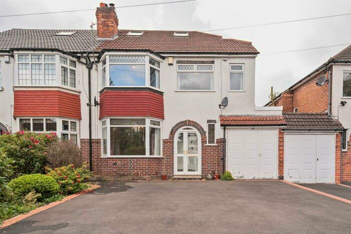 4 Bedroom Semi-Detached House To Rent In Bourton Road, Solihull, B92