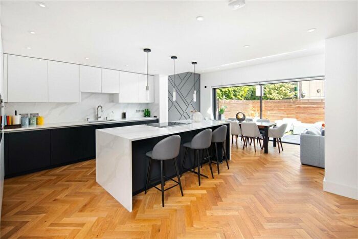 3 Bedroom Terraced House To Rent In Bonner Street, Bethnal Green, London, E2