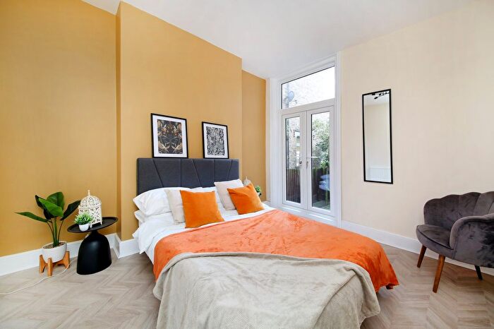 2 Bedroom Flat To Rent In Atherfold Road, Clapham North, SW9