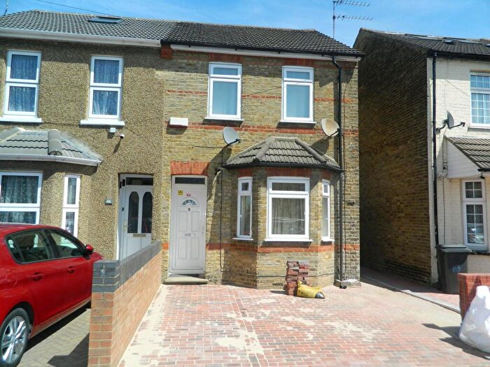 3 Bedroom Semi-Detached House To Rent In Belgrave Road, Slough, Berkshire, SL1