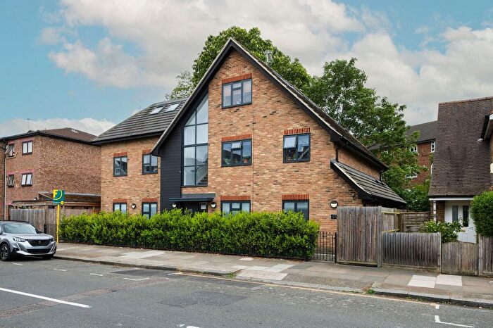 2 Bedroom Flat For Sale In Weigall Road, Lee, London, SE12