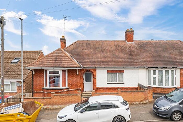 2 Bedroom Semi-Detached Bungalow For Sale In Netherfield Road, Kettering, NN15