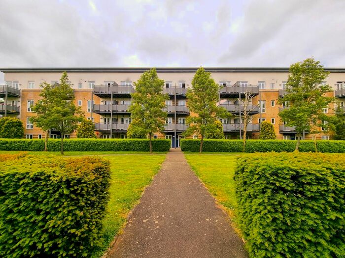 2 Bedroom Flat To Rent In Modena Mews, Cassio Metro, Watford, WD18