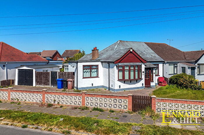 3 Bedroom Semi-Detached Bungalow For Sale In Highfield Gardens, Grays, RM16
