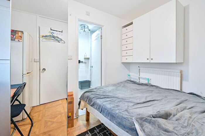 2 Bedroom Flat For Sale In Rotherhithe New Road, South Bermondsey, London, SE16