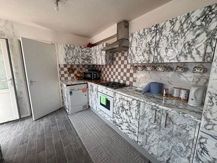 4 Bedroom Semi-Detached House To Rent In Leslie Road, Nottingham, Nottinghamshire, NG7