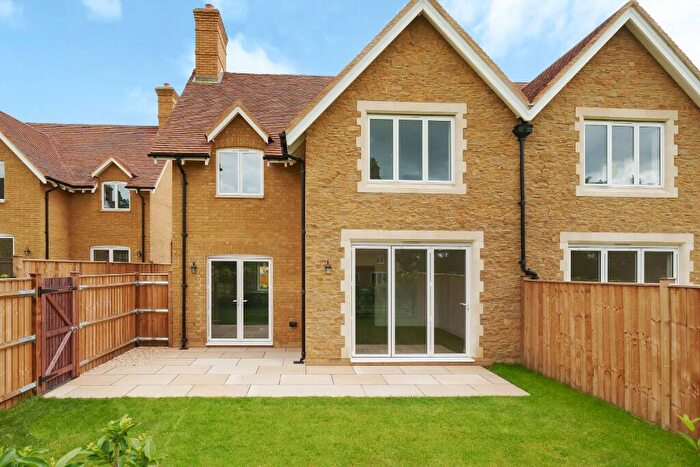 3 Bedroom Semi-Detached House For Sale In Oakley Gardens, Merstham, Redhill, RH1