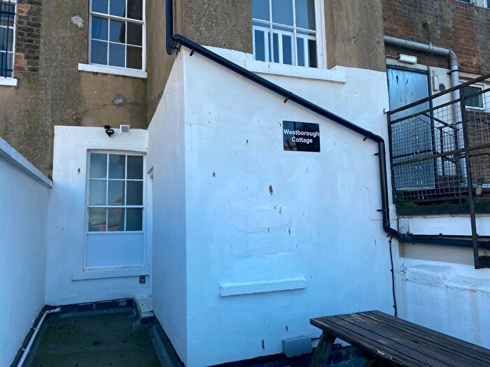 3 Bedroom Flat To Rent In Westborough, Scarborough, YO11