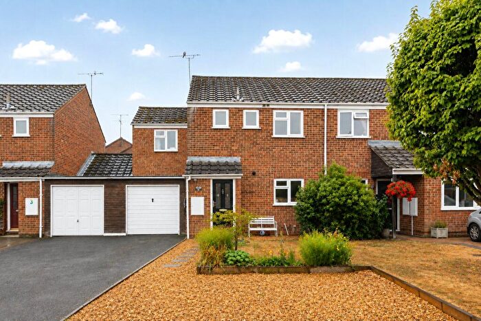 4 Bedroom Semi Detached House For Sale In Fir Tree Close, Flitwick, Bedfordshire, MK45