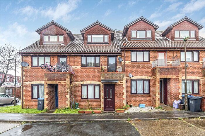 1 Bedroom Flat To Rent In Veronica Gardens, London, SW16