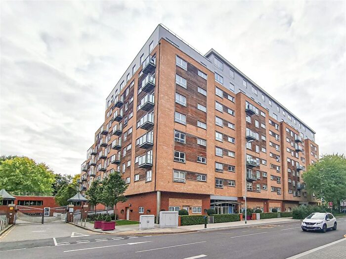 2 Bedroom Flat To Rent In Cherrydown East, Basildon, SS16