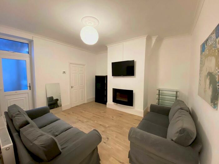 3 Bedroom Flat To Rent In Tavistock Road, Jesmond, NE2