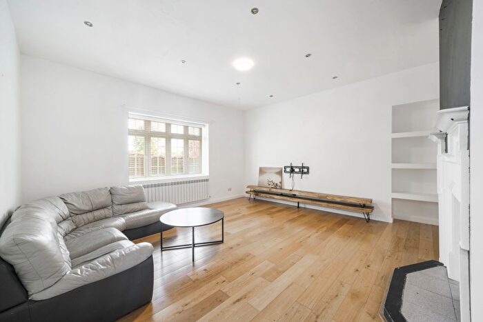 3 Bedroom Flat To Rent In Mount Park Avenue, Harrow On The Hill, HA1