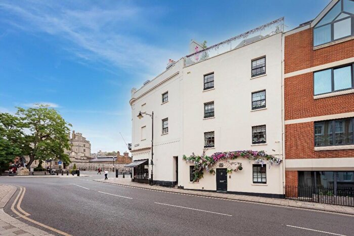 2 Bedroom Town House To Rent In Sheet Street, Windsor, Berkshire, SL4