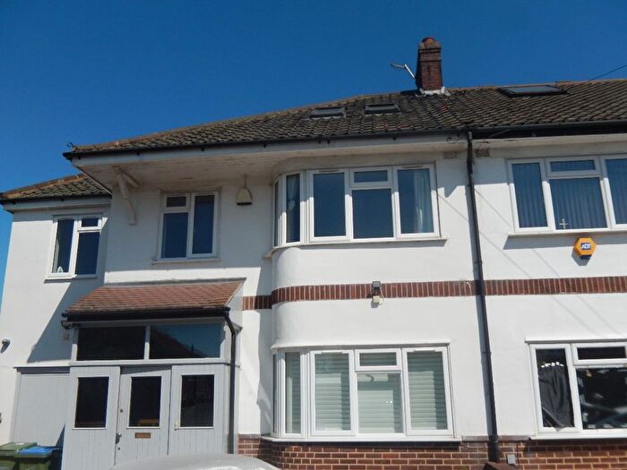 3 Bedroom Maisonette To Rent In Zangwill Road, Blackheath, SE3