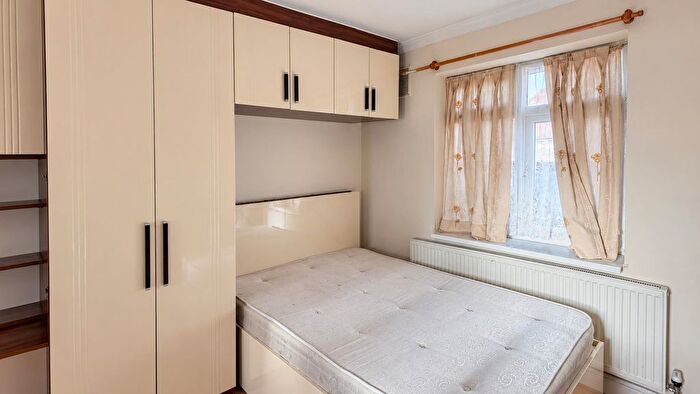 Studio To Rent In Orchard Avenue, Feltham, TW14