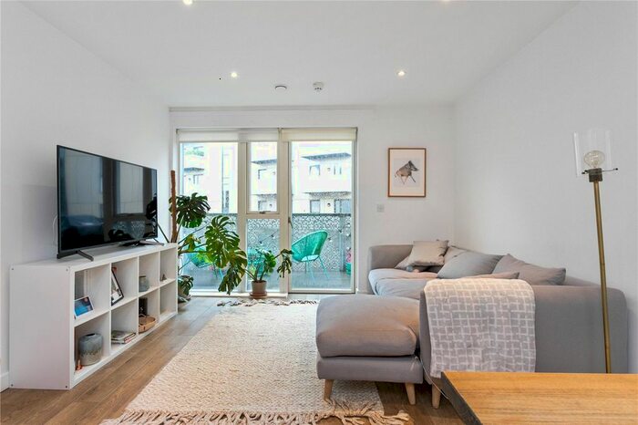 2 Bedroom Flat To Rent In Atkins Square, Dalston Lane, London, E8