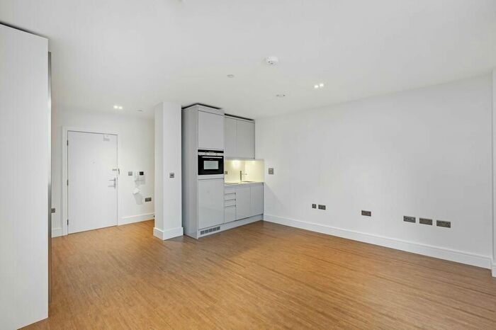Studio To Rent In Red Lion, Wandsworth High Street, London, SW18