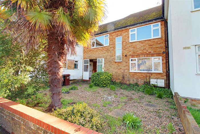 2 Bedroom Maisonette For Sale In Station Close, Brookmans Park, AL9