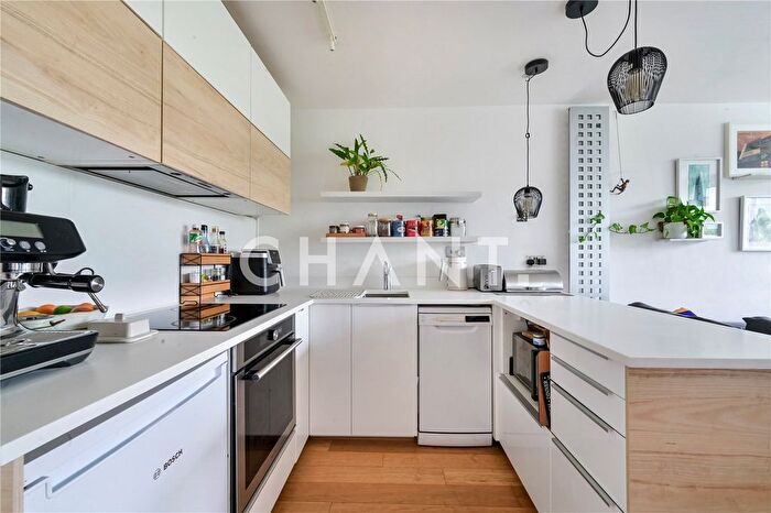 2 Bedroom Flat To Rent In Falcon Point, London, SE1