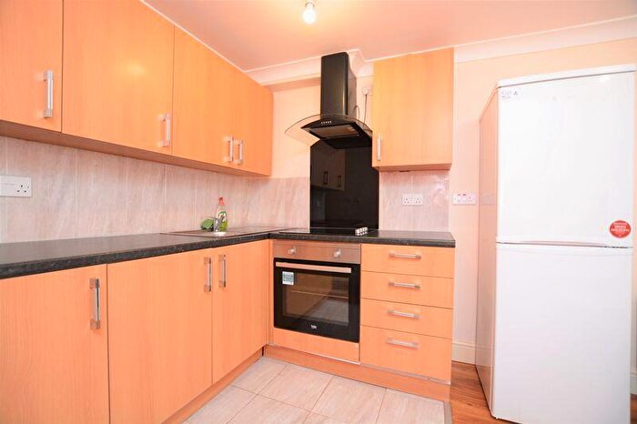 Studio To Rent In High Street, Slough, SL1