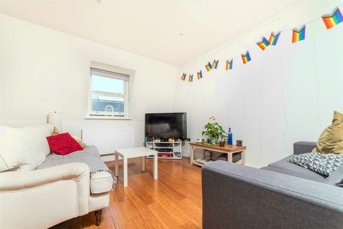 3 Bedroom Flat To Rent In Kingsland High Street, London, E8