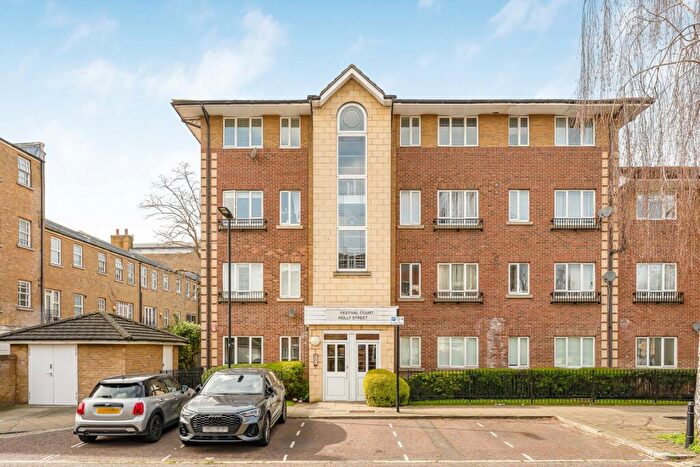 2 Bedroom Apartment For Sale In Holly Street, London, E8