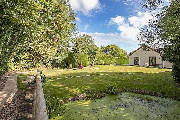 4 Bedroom Bungalow For Sale In Epping Long Green, Epping Green, CM16