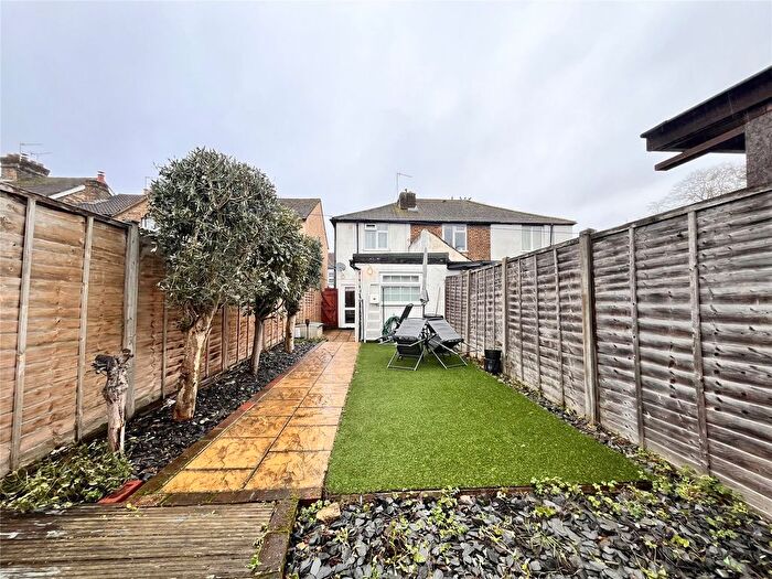 2 Bedroom End Terrace House For Sale In Staines, Surrey, TW18