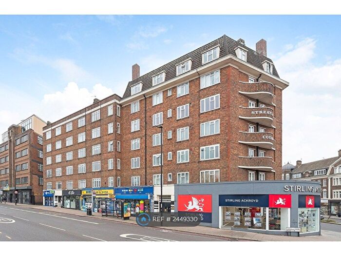 3 Bedroom Flat To Rent In Streatleigh Court, London, SW16