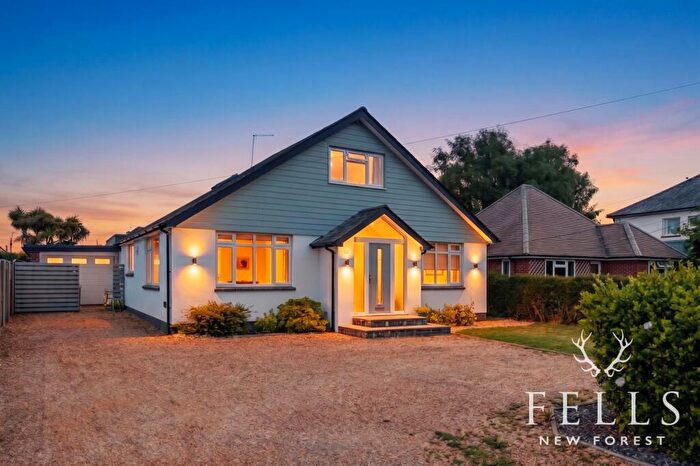 5 Bedroom Detached House For Sale In Hightown Road, Ringwood, BH24