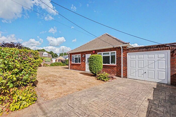 3 Bedroom Detached Bungalow For Sale In Grain Road, Wigmore, ME8