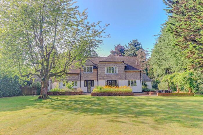 6 Bedroom House To Rent In Mark Way, Godalming, GU7