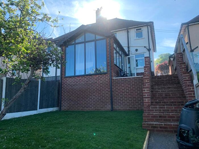 3 Bedroom House To Rent In Brimington Road, Chesterfield, S41