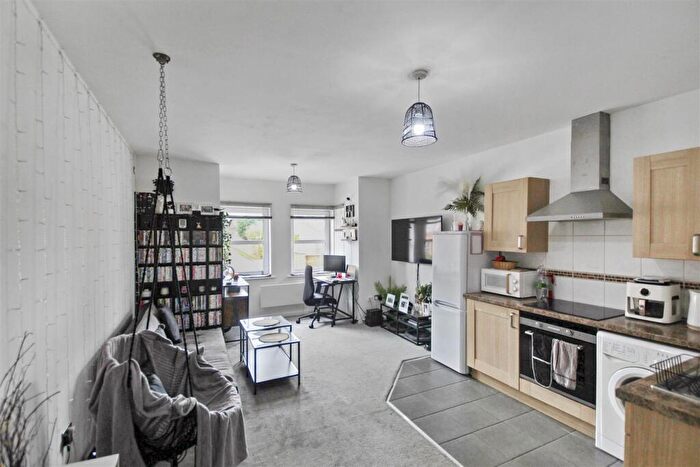 1 Bedroom Flat To Rent In Palace Gate, Irthlingborough, Wellingborough, NN9