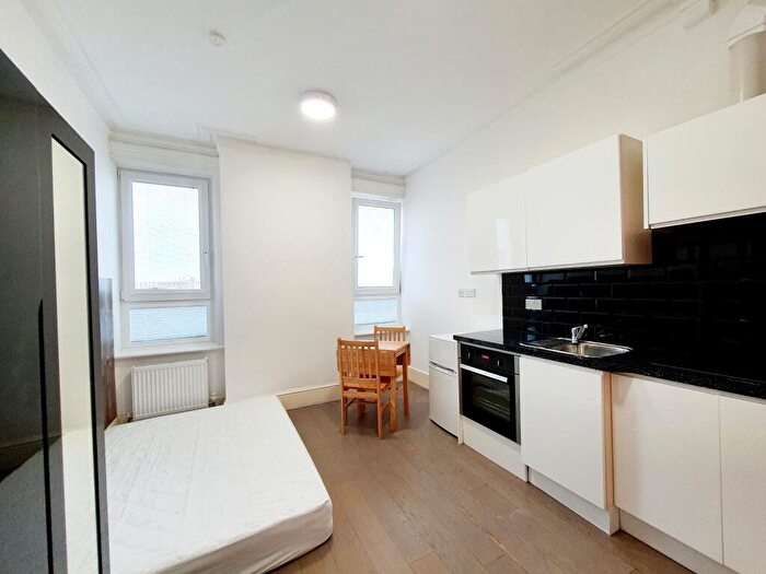 Studio To Rent In Woolwich Charlton Borders, SE7