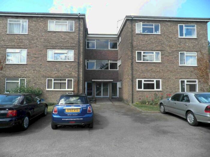 2 Bedroom Flat To Rent In Longbridge Road, Horley, RH6