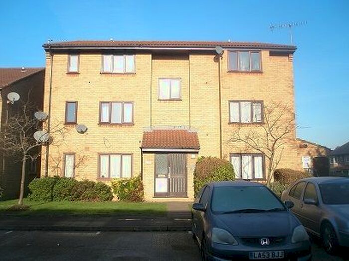 1 Bedroom Flat To Rent In Hogarth Crescent, Colliers Wood, London SW19