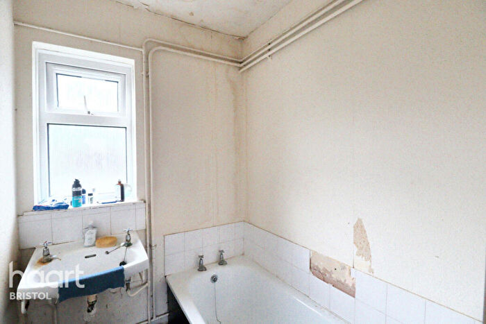 1 Bedroom Flat For Sale In Loxton Square, Bristol, BS14