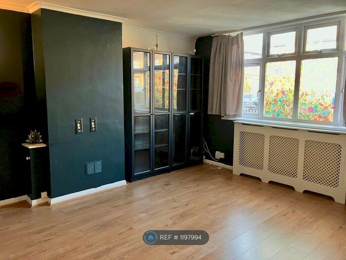 1 Bedroom Flat To Rent In Latymer Way, London, N9