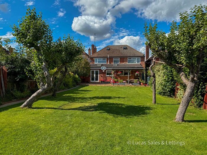 5 Bedroom Detached House For Sale In Pipers Hill Road, Kettering, NN15
