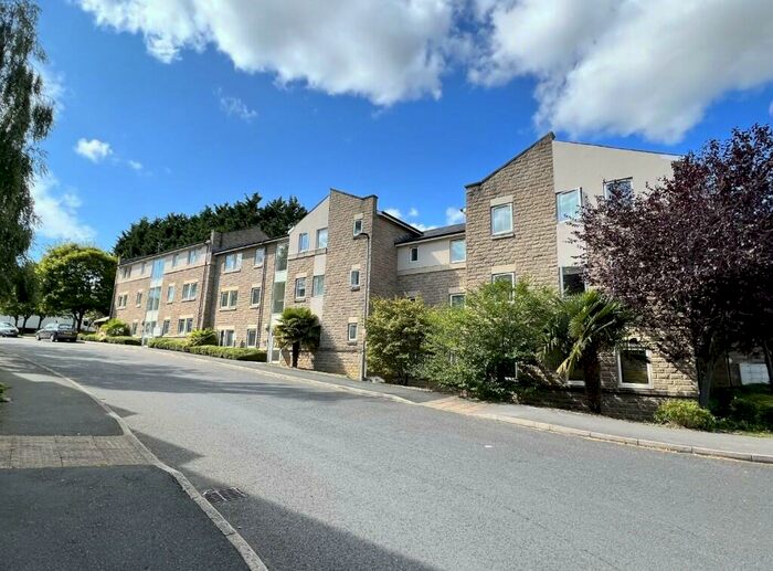 2 Bedroom Flat To Rent In Cornmill View, Leeds, West Yorkshire, LS18