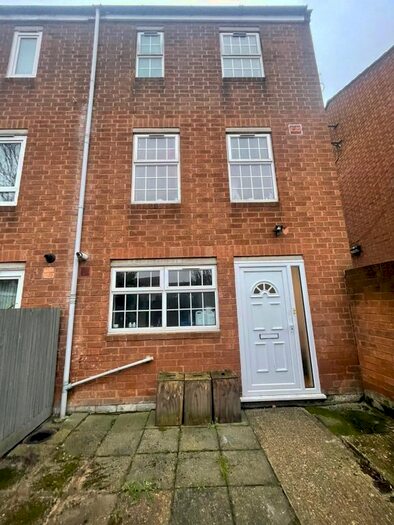 4 Bedroom Terraced House To Rent In Humberton Close, Homerton, Hackne, E9