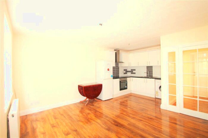 3 Bedroom Flat To Rent In Barbican Road, Greenford UB6