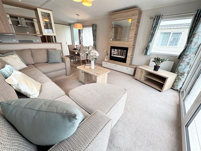 2 Bedroom Park Home For Sale In Hook Lane, Warsash, Southampton, SO31