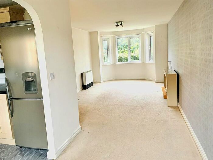 2 Bedroom Flat To Rent In Chandlers Court, Hull, HU9