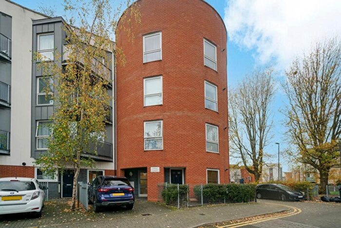 1 Bedroom Flat For Sale In Drinkwater Road, Harrow, HA2