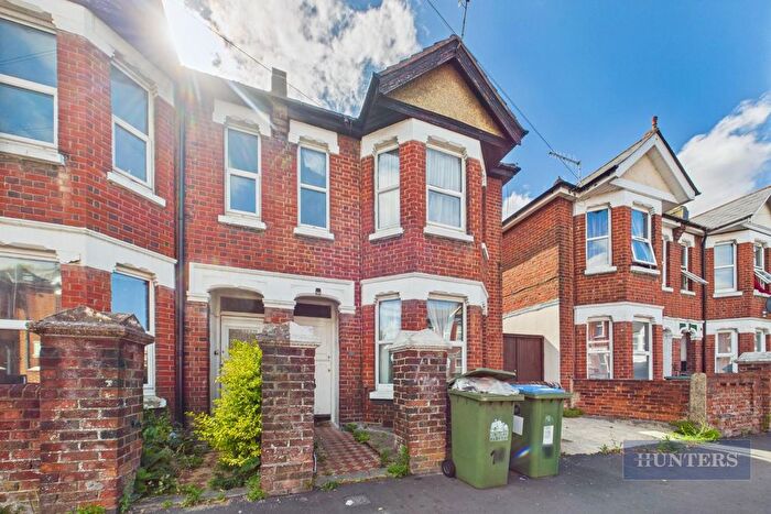 5 Bedroom Semi-Detached House To Rent In Newcombe Road, Southampton, SO15